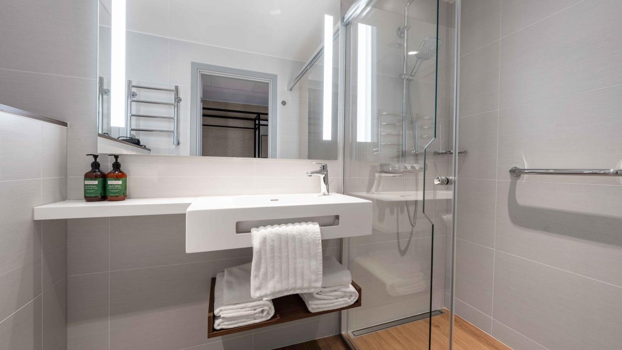 Junior King Suite with Free Spa Access